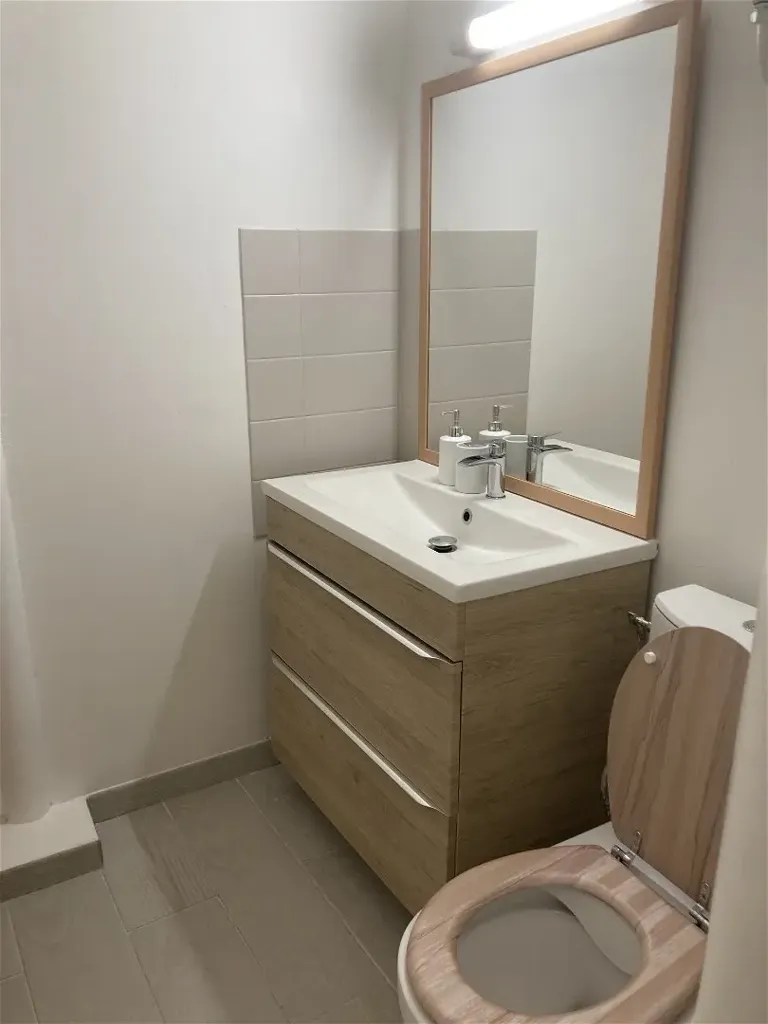 Salles de bain - Appartement Meublé Rez-de-Chaussée à Lisieux