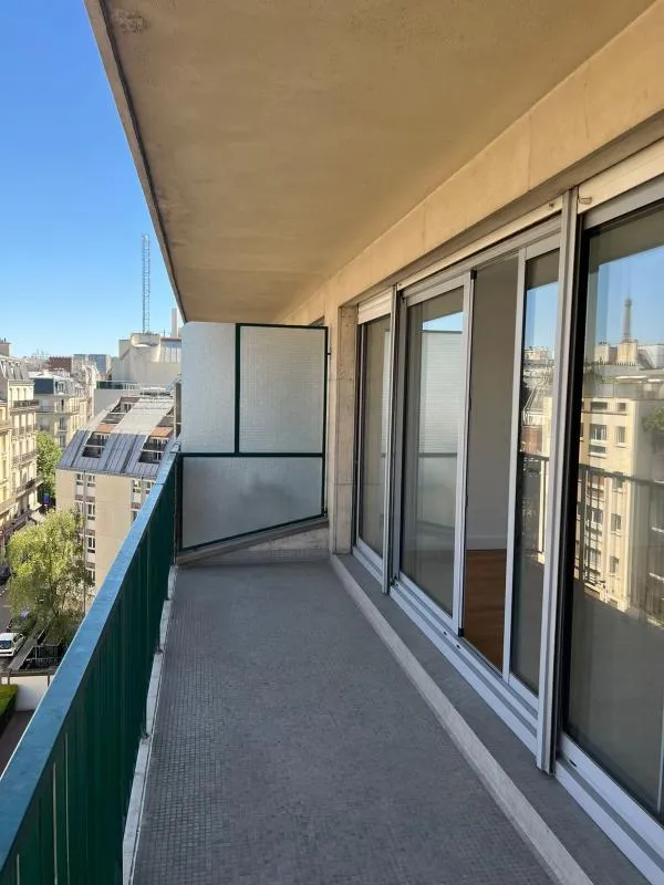 Rõdu - Studio with Balcony in 16th Arrondissement, Paris
