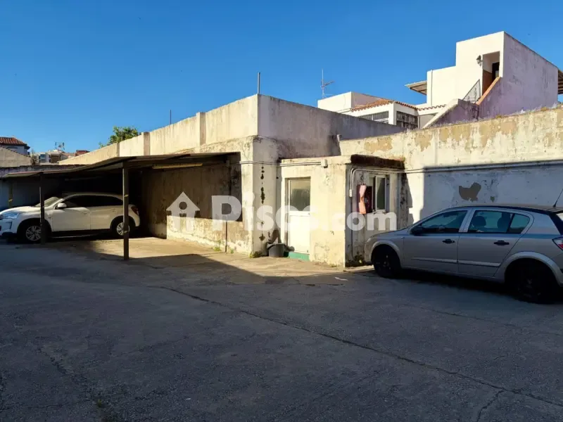 Jardin - Solar with Parking in La Línea Centre