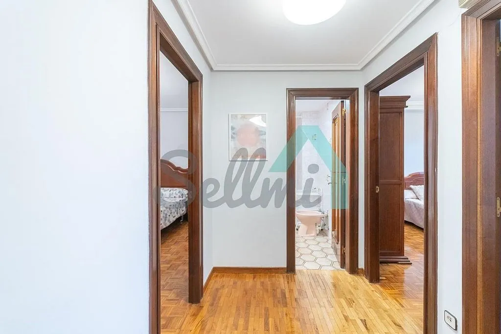 Esik - Furnished Flat with West View in Oviedo