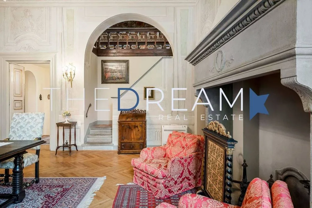 Soggiorno - 5-Bedroom Flat in Historic Building, Lucca