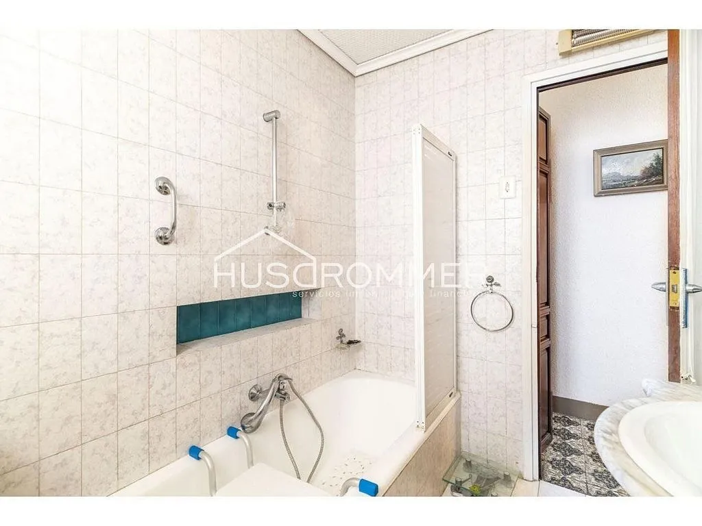 Vannitoad - Dual-Unit Property with Central Location in Vila-real