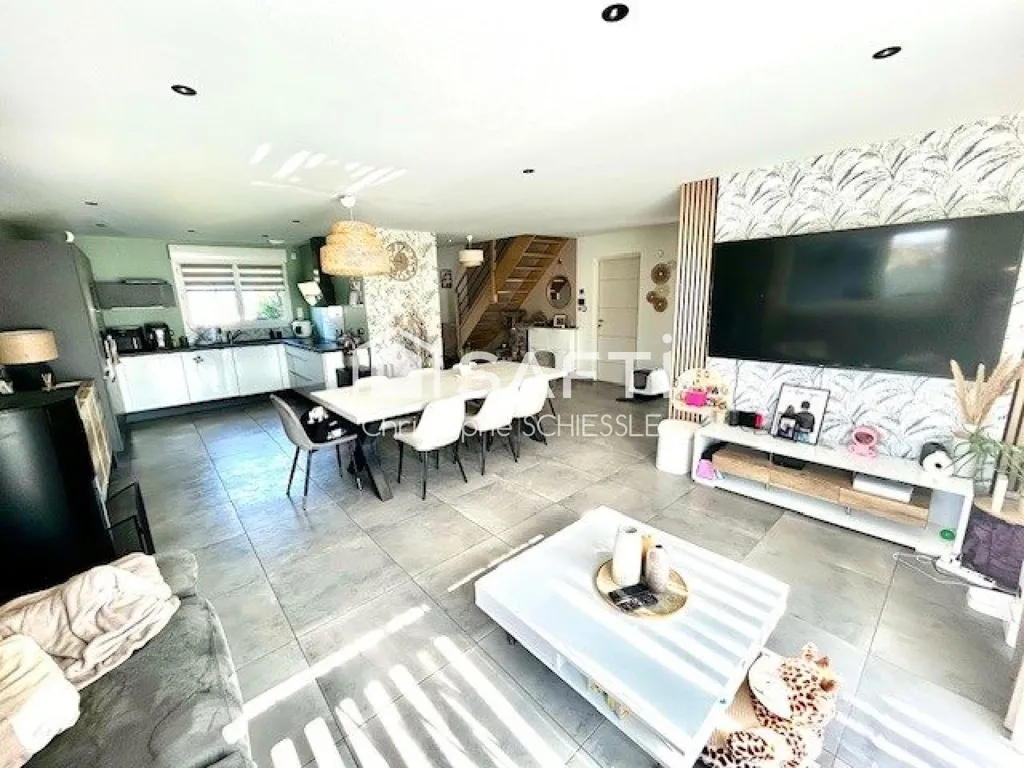 Séjour - Maison Moderne avec Piscine à Florimont