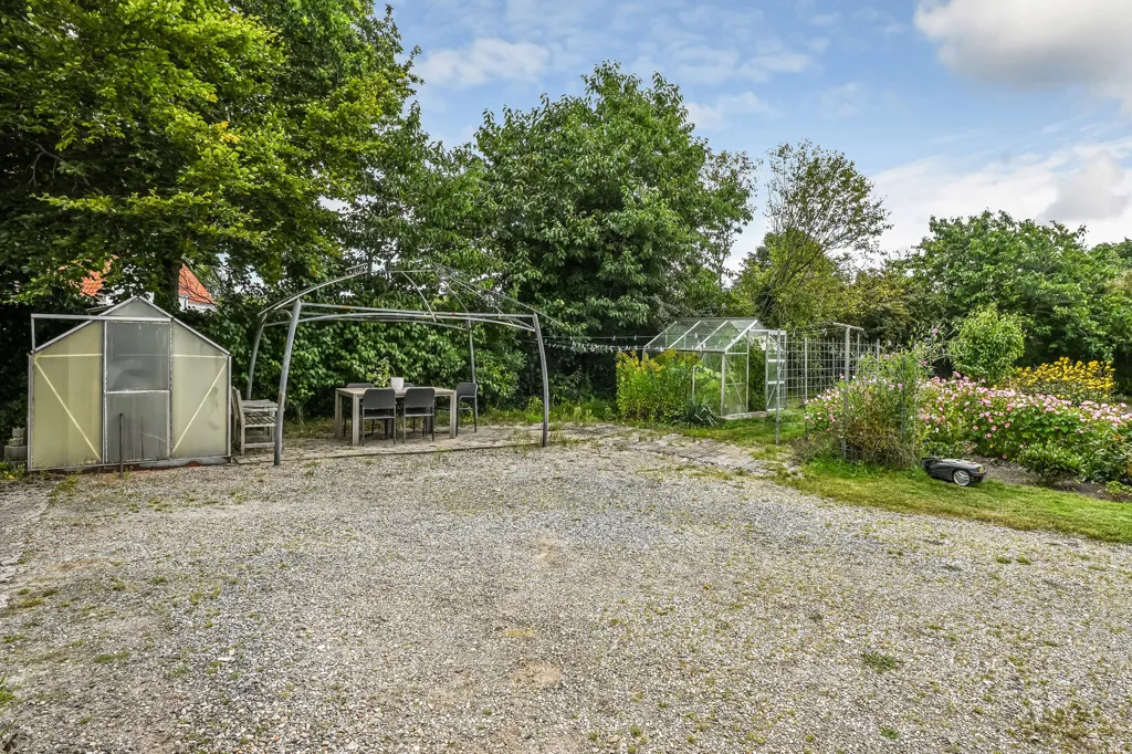 Jardin - 1930s Villa with Garden in Vorbasse