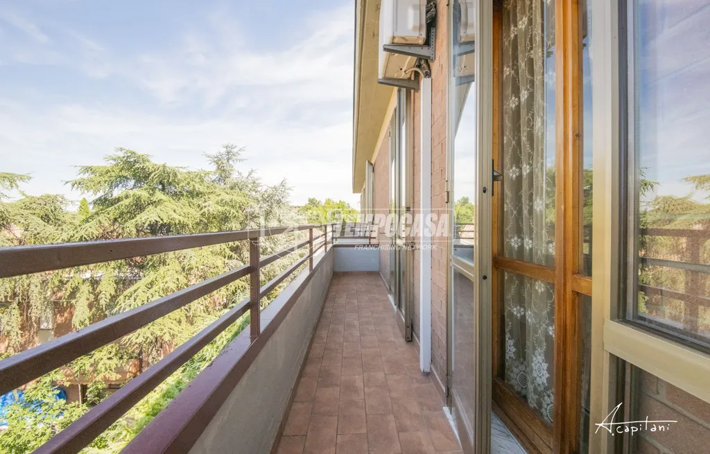 Rõdu - Spacious Apartment with Balcony in Modena
