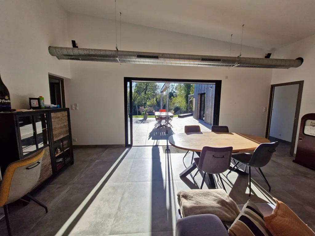 Salle à manger - Maison Contemporaine avec Jardin à Aizenay