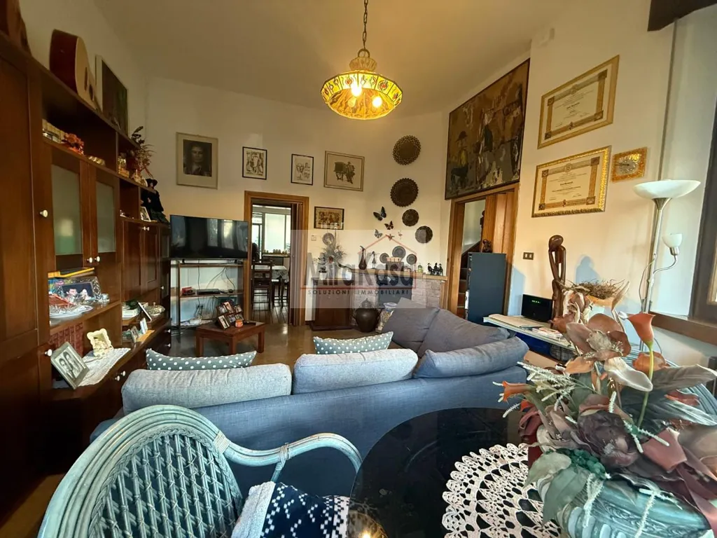 Elutuba - Modernist Villa with Curved Design in Cervia