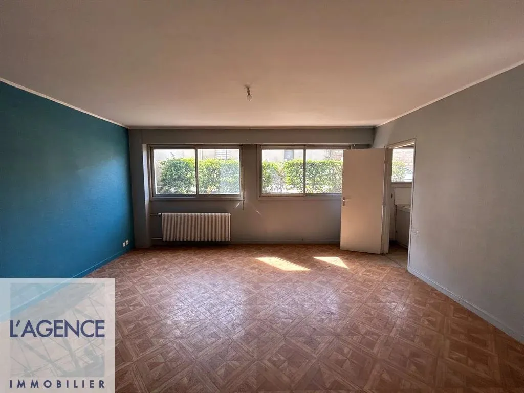 Rooms - T3 Flat for Renovation in Moissons