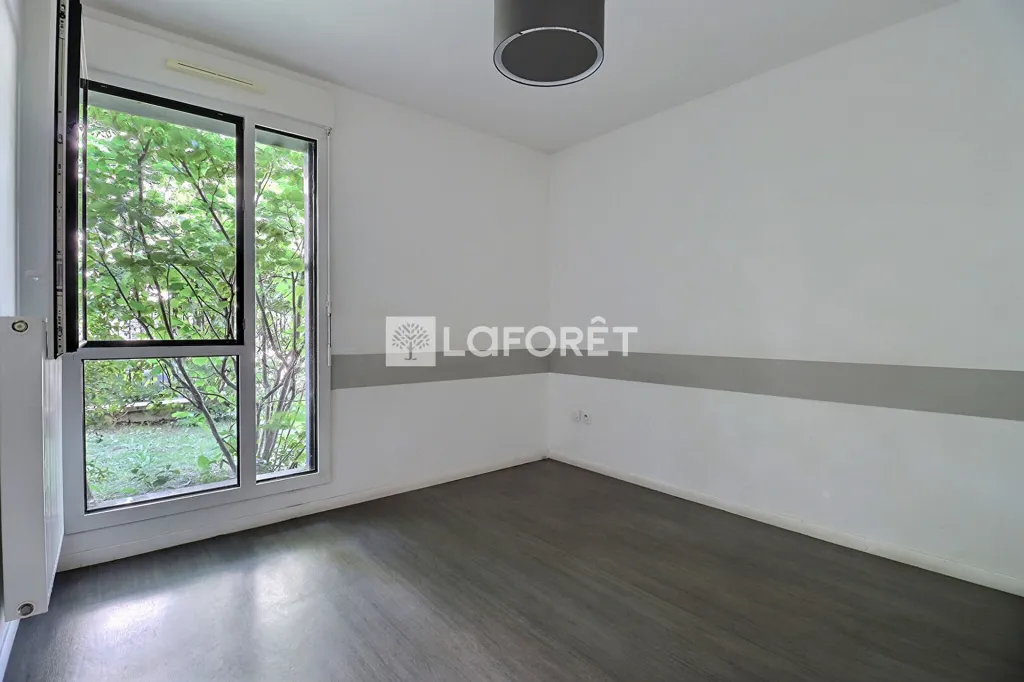 Toad - Converted Office Space with Terrace in Vitry-sur-Seine