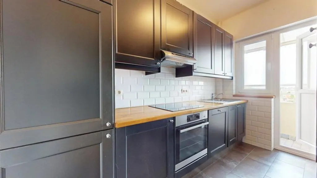 Kitchen - 2-Bed Apartment with Park View in Woluwe-Saint-Pierre