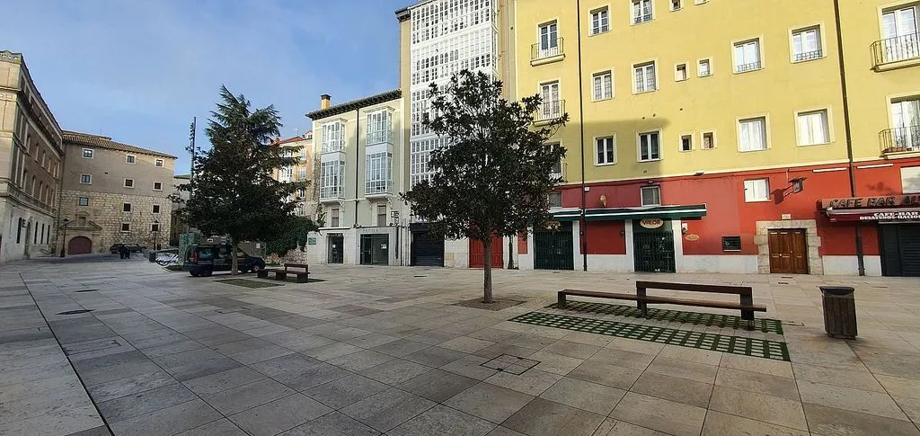 1-Bed Apartment with Balcony in Burgos Centre