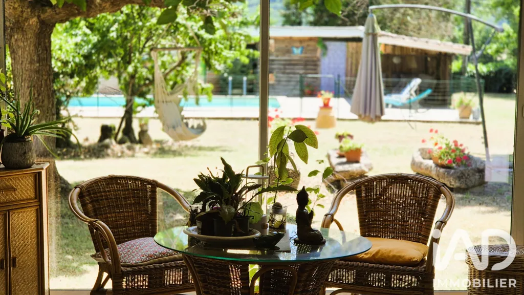 Terrasse - Maison avec Piscine et Jardin à Sauveterre-de-Guyenne