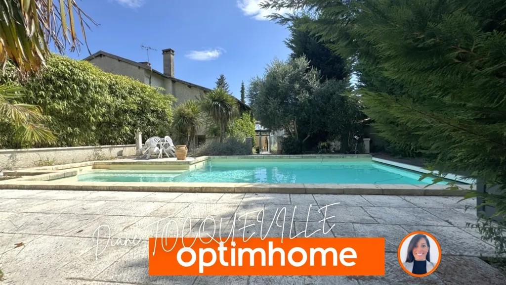 Piscina - Family Home with Pool in Mions