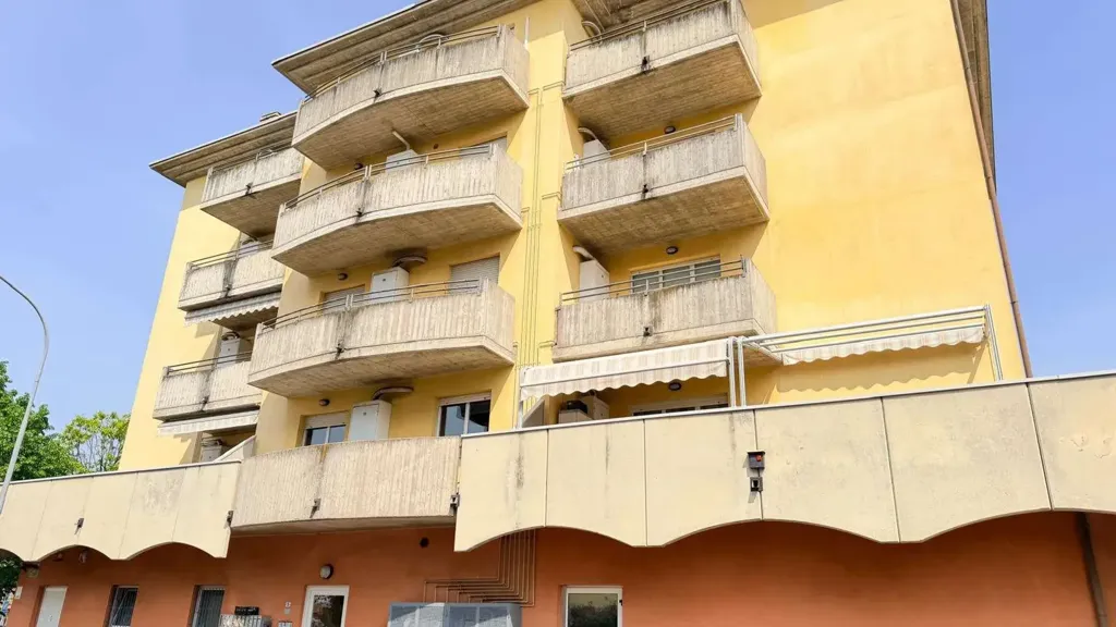 Extérieur - Twin-Storey Apartment with Balcony in Dalmine