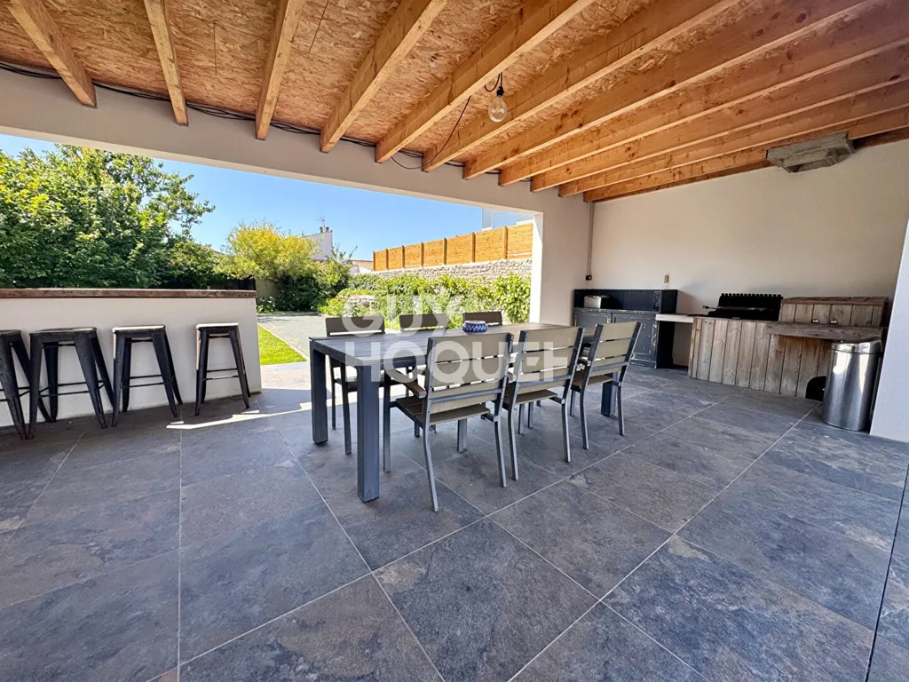 Terrazza - Renovated House with Pool in Marsilly