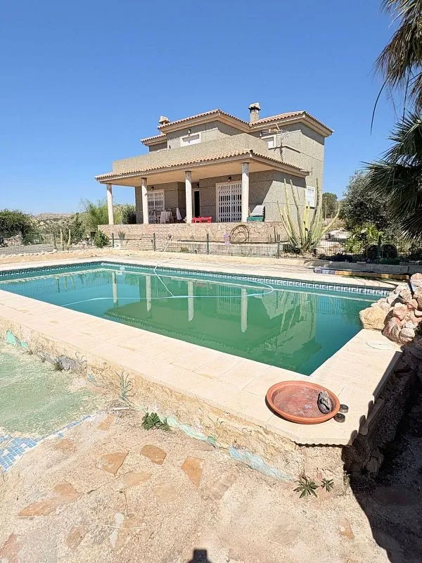 Bassein - Chalet with Pool and Terrace in Moralet