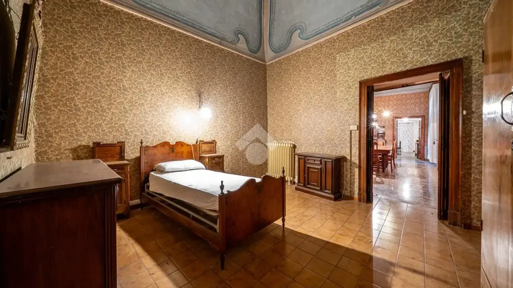 Chambres - Historic Castle with 2 Ha Land in Parma