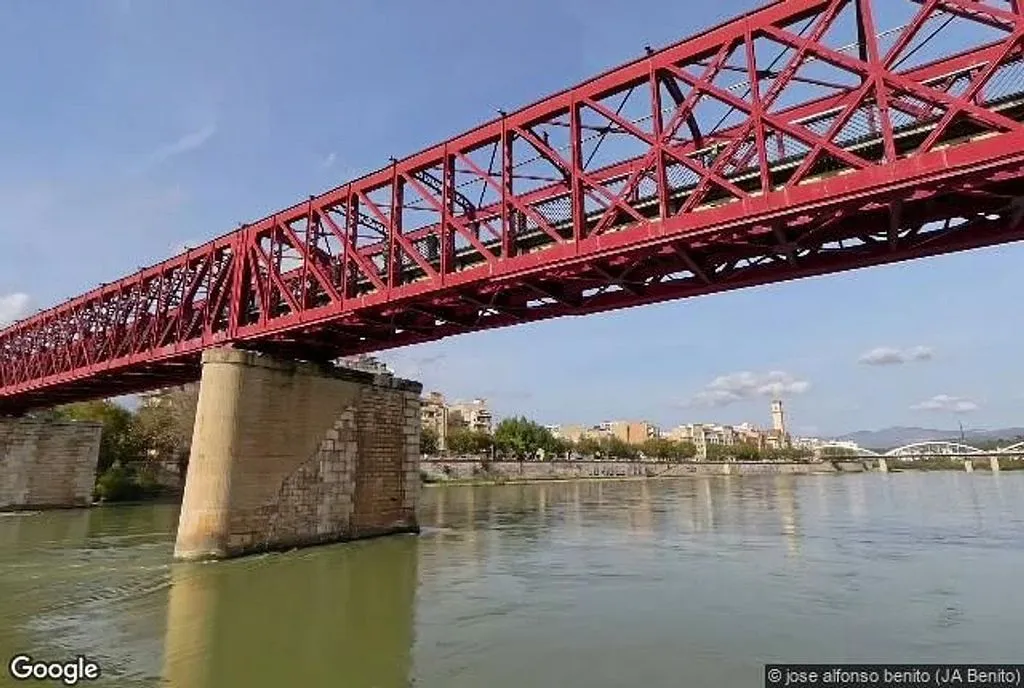 Occupied Flat with Street View in Tortosa Centre
