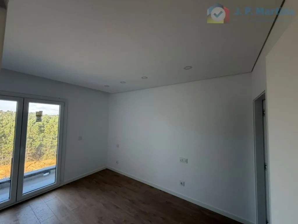 Pièces - Luxury Detached House with Pool in Seixal