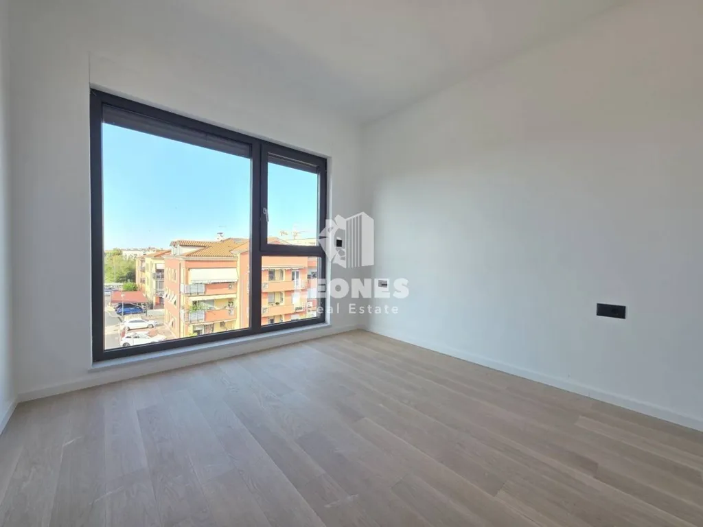 Pièces - Modern Apartment with Balcony in Umag Centre
