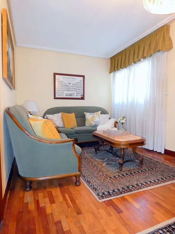 Elutuba - Flat with Garage in Calle de Karmelo