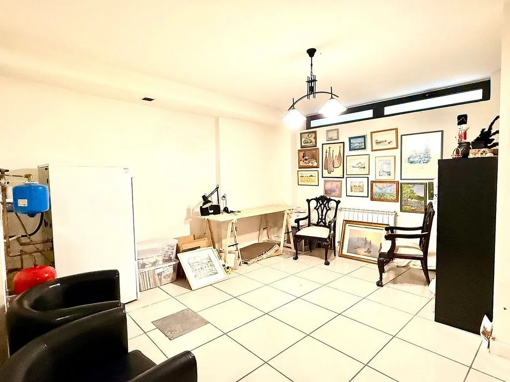Office - Terraced Semi-Detached House in Aranguren
