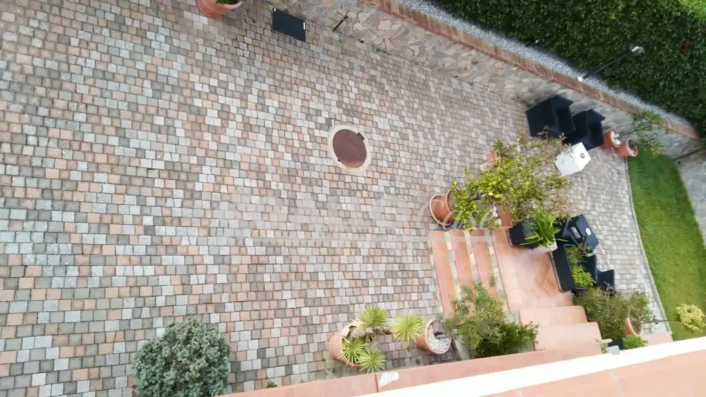 Jardin - Multi-Unit Villa with Terraces in Marano Marchesato