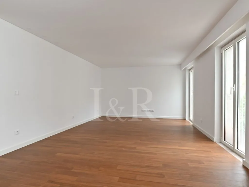 Pièces - Luxury Apartment with Balcony in Lisbon