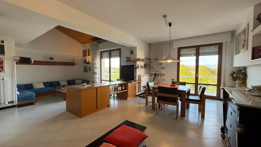 Salle à manger - 7-Room Apartment with Balconies in Certaldo