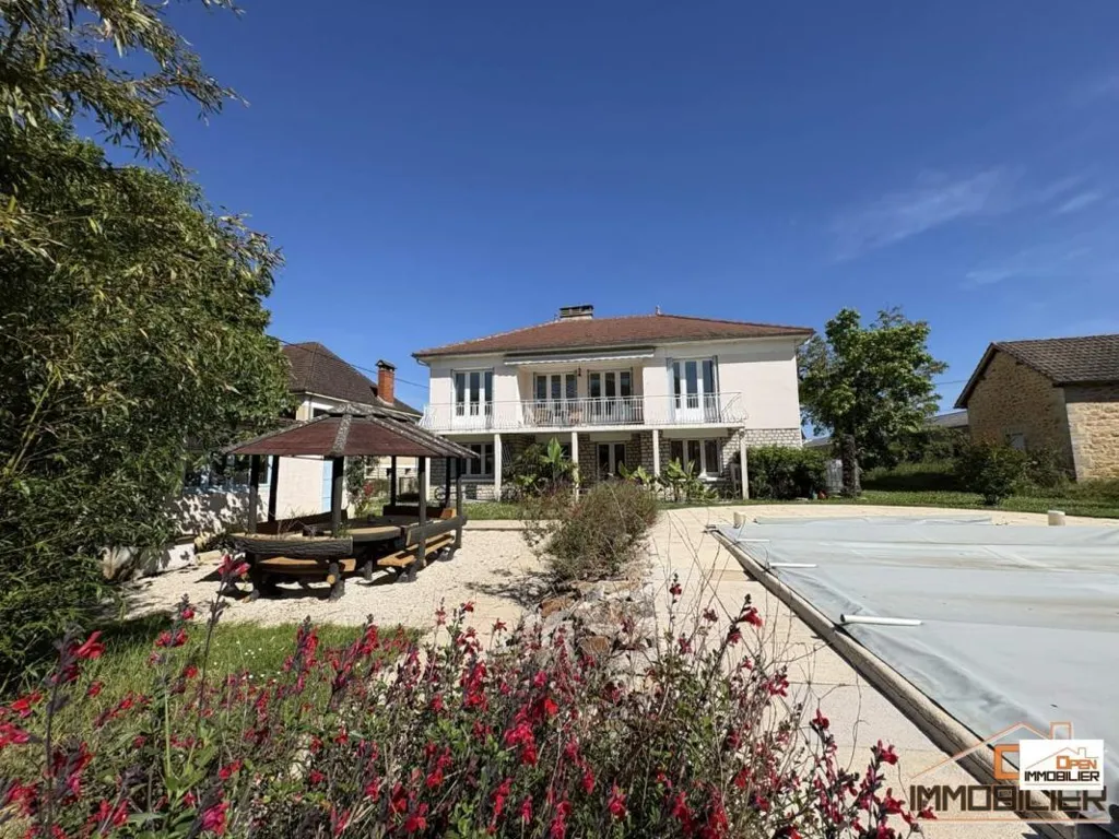 Exterior - House with Pool and Garden in Gourdon