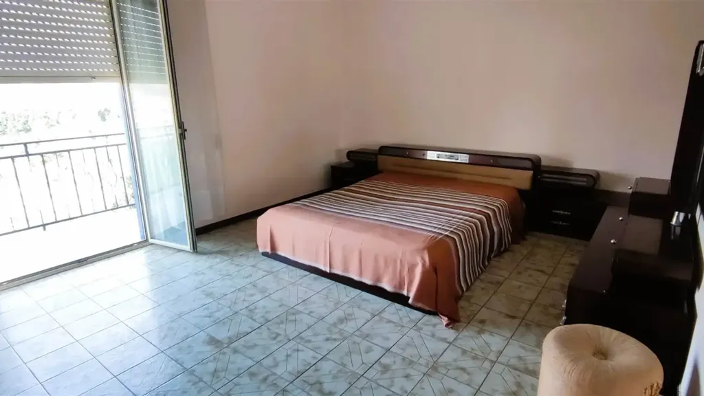 Chambres - Appartement 6 pièces à IT