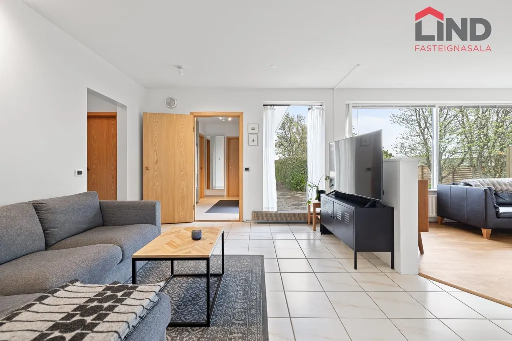 Séjour - Single-Floor House with Garden in Garðabær