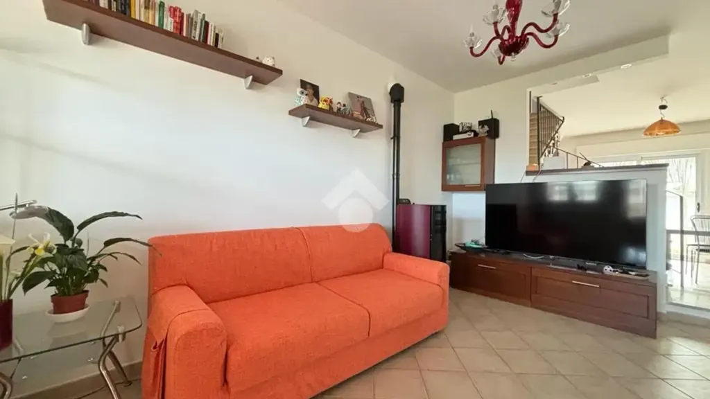 Elutuba - Semi-detached House with Garden in Pineto