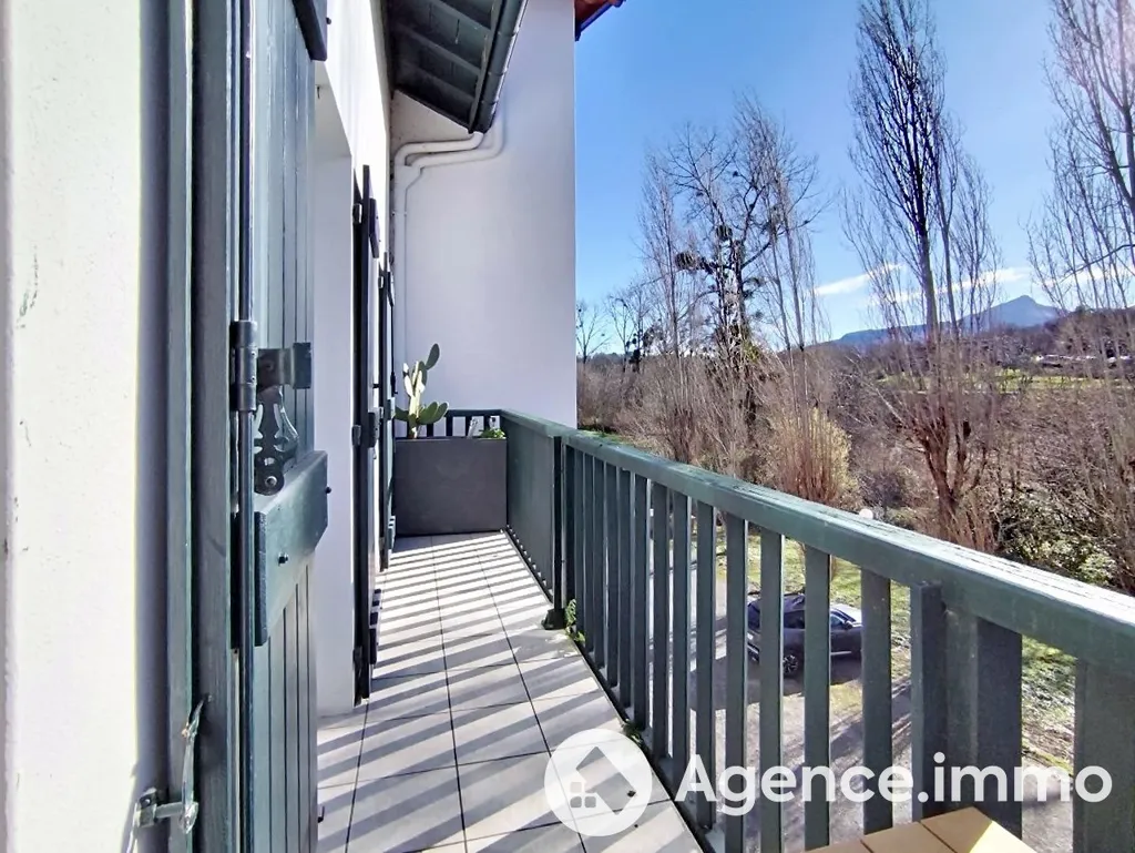 Rõdu - Spacious 3-Bedroom Apartment with Balcony in Urrugne