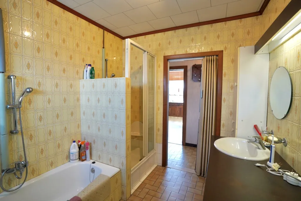 Vannitoad - Bungalow with Large Garage in Ertvelde