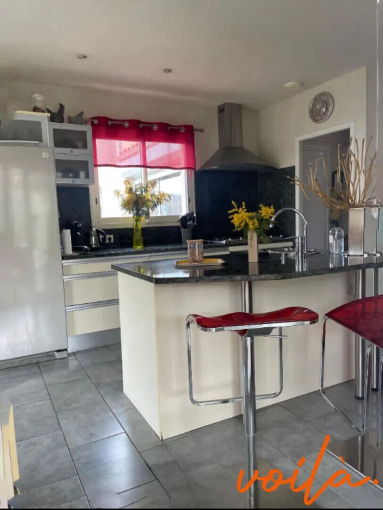 Cuisine - Propriété avec Piscine Chauffée et Vue Imprenable près de Carcassonne