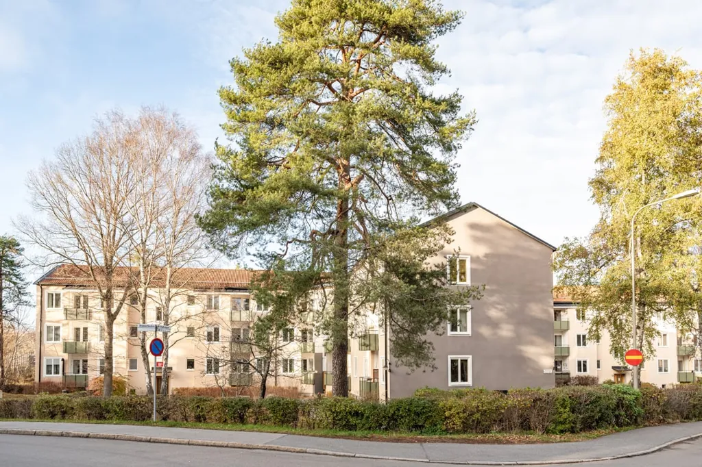 Välivaade - Efficient 1960s Flat with South-West Balcony in Solberga