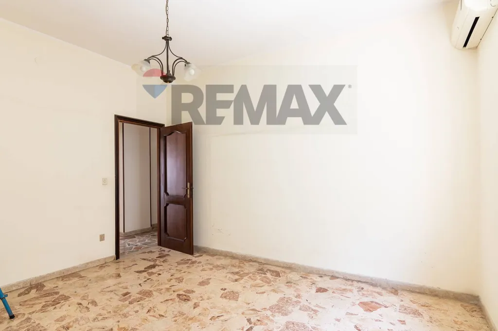Pièces - Apartment with Balcony in Siracusa Centre