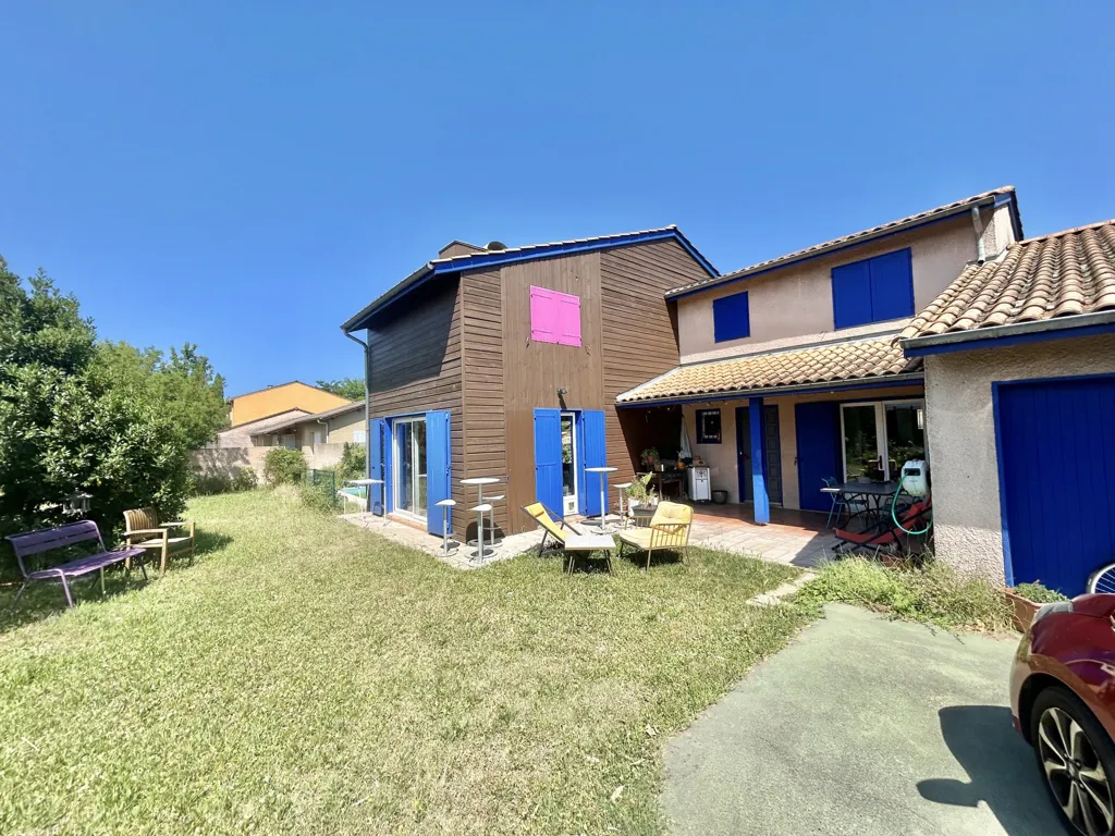 Esterno - Architectural House with Pool in Valence
