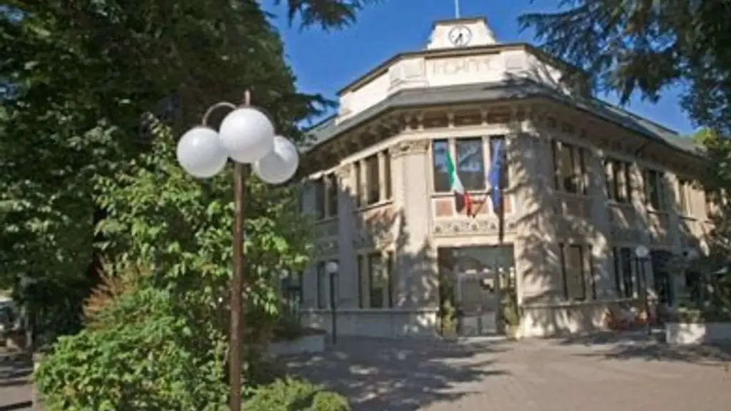Customisable Villa with Garden in Salice Terme