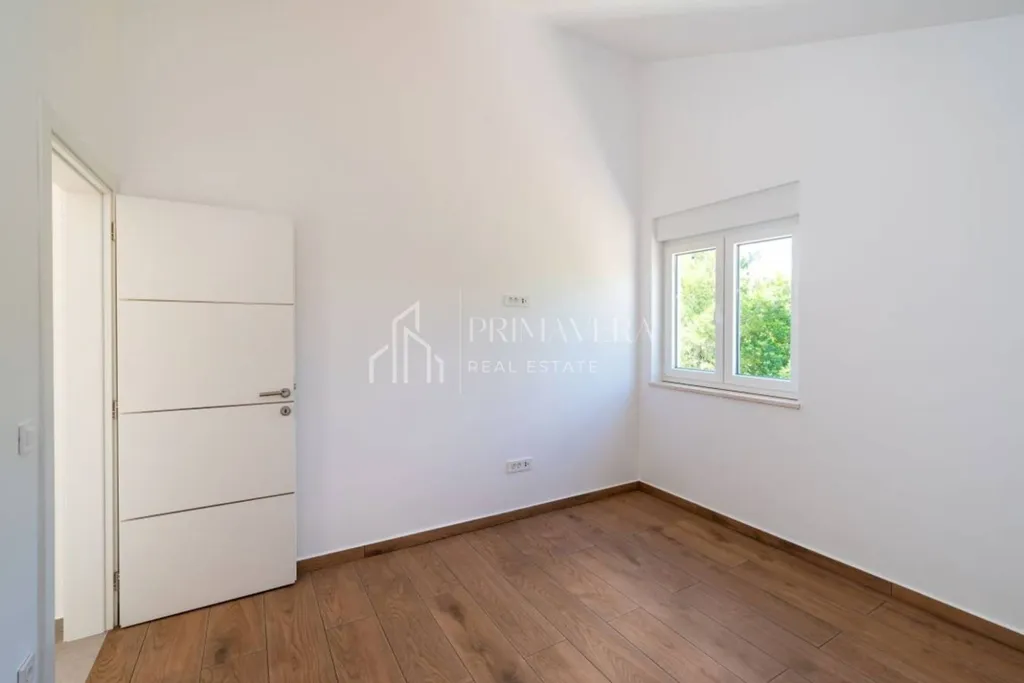 Rooms - Newly Built House with Sea View in Posedarje