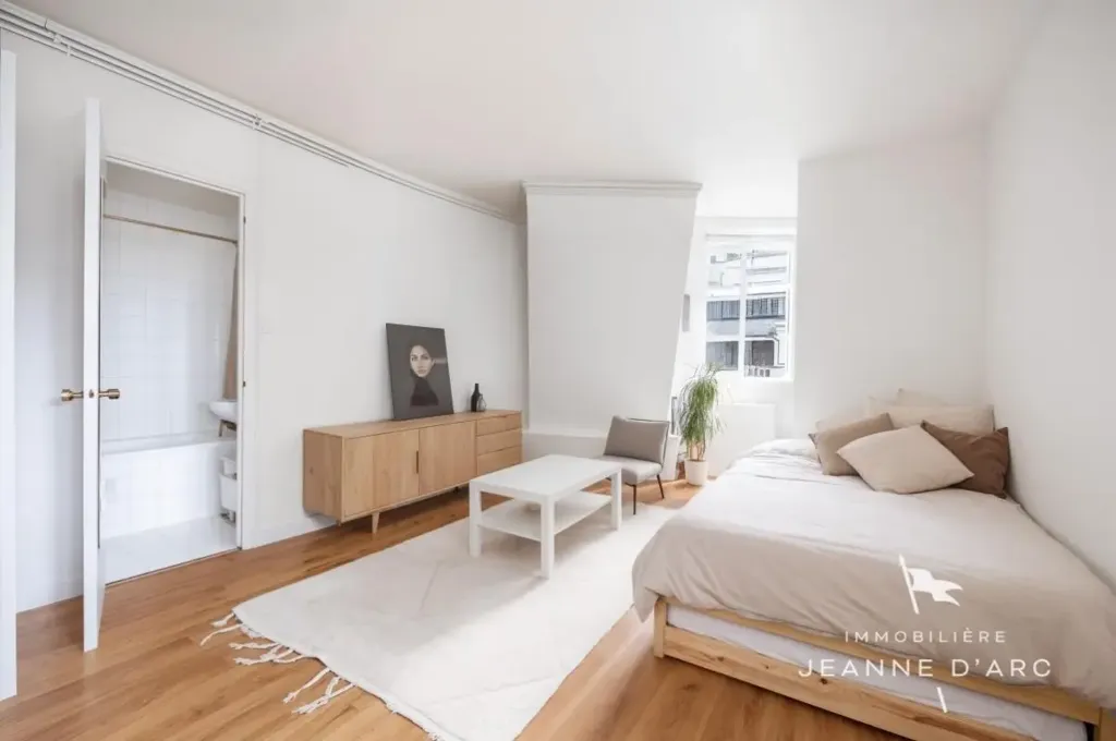 Chambres - Studio Loué au Dernier Étage, Quartier du Luxembourg, Paris 6e