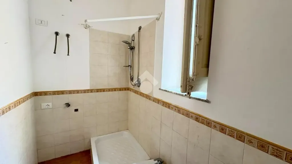 Vannitoad - Two-Bedroom Apartment in Historic Building, Palermo