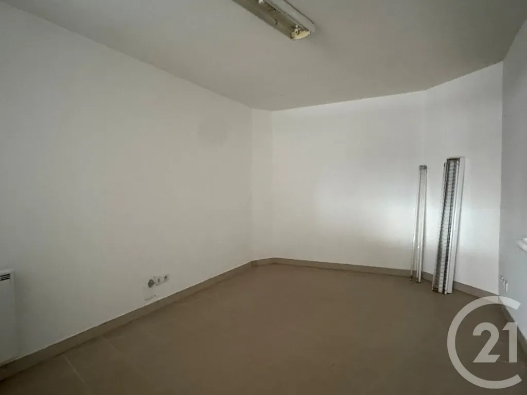 Stanze - Commercial Space near Centre, Coulommiers