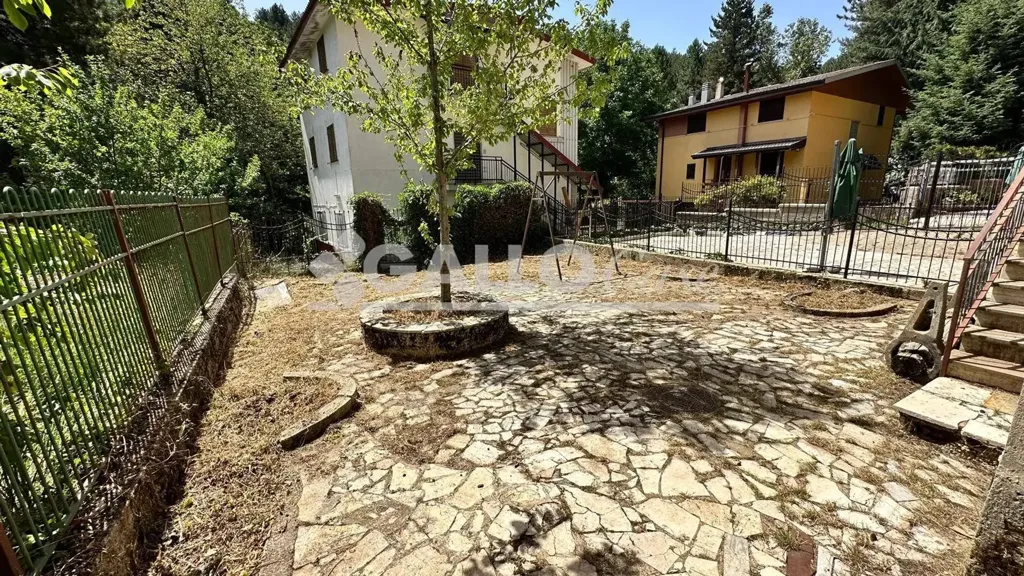 Garden - Villa with Multiple Apartments near Camigliatello Silano
