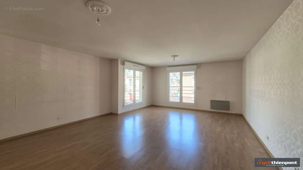Pièces - Appartement en Centre-ville avec Balcon à Abbeville