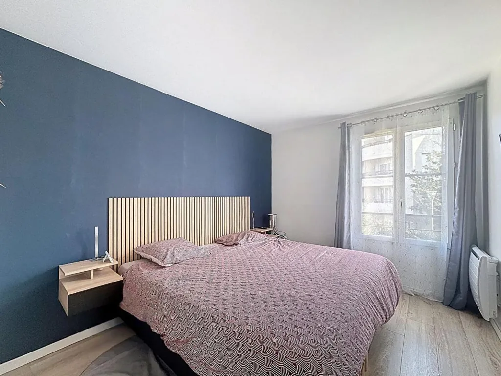Chambres - Appartement Rénové avec Balcon à l'Ouest