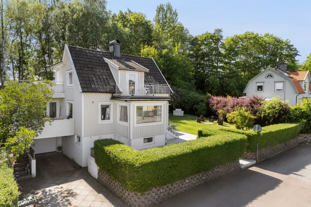 Vue aérienne - Modernised 1930s Villa with Garden in Central Kungälv