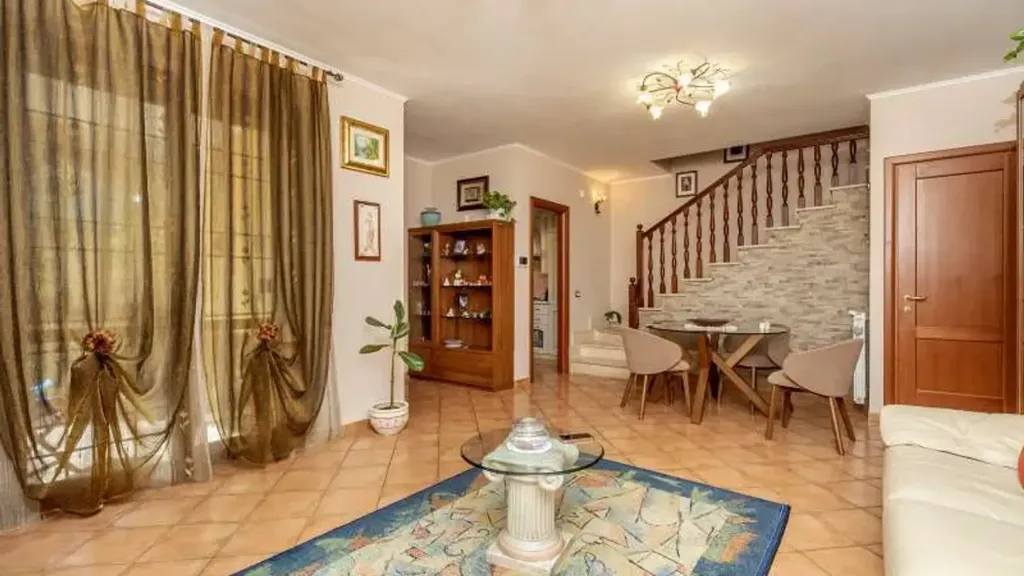 Séjour - Villa with Garden in Guidonia Montecelio