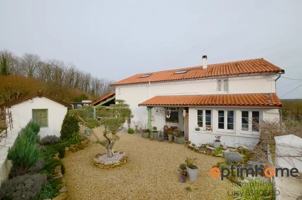 Extérieur - Maison de Village Rénovée à Nieuil, Charente